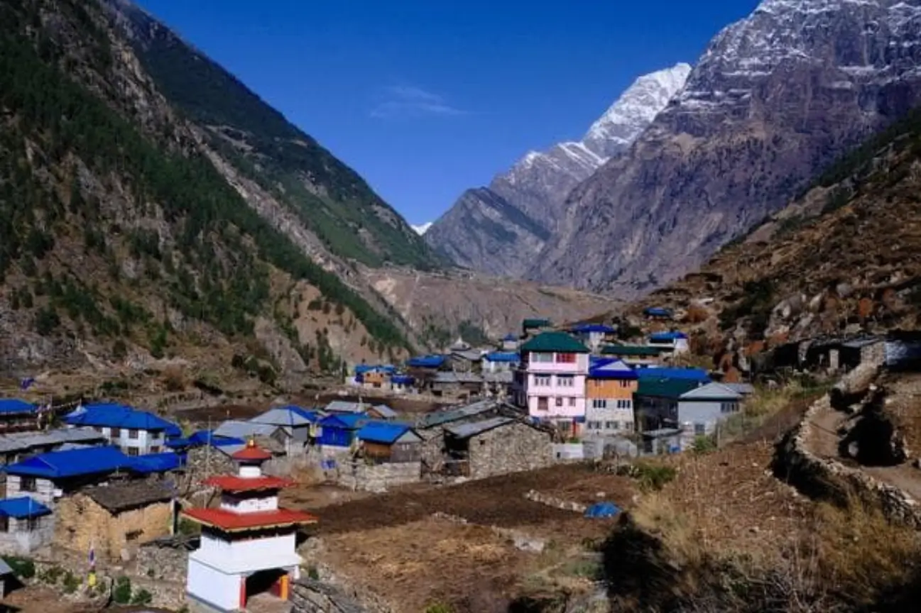 most-popular-annapurna-trek-packages-nar-village-himalayas