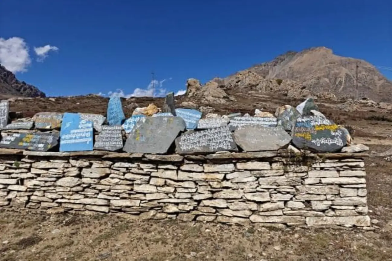 most-popular-annapurna-trek-packages-tibetan-mani-wall
